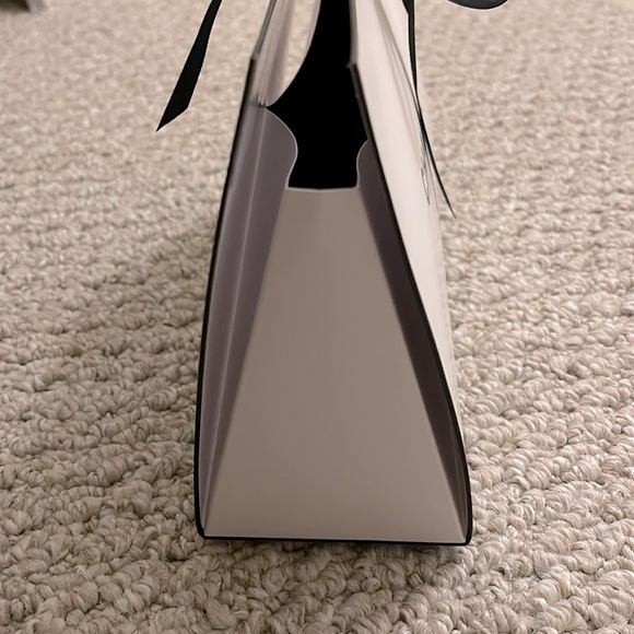 CHANEL Box - Picture 5 of 8